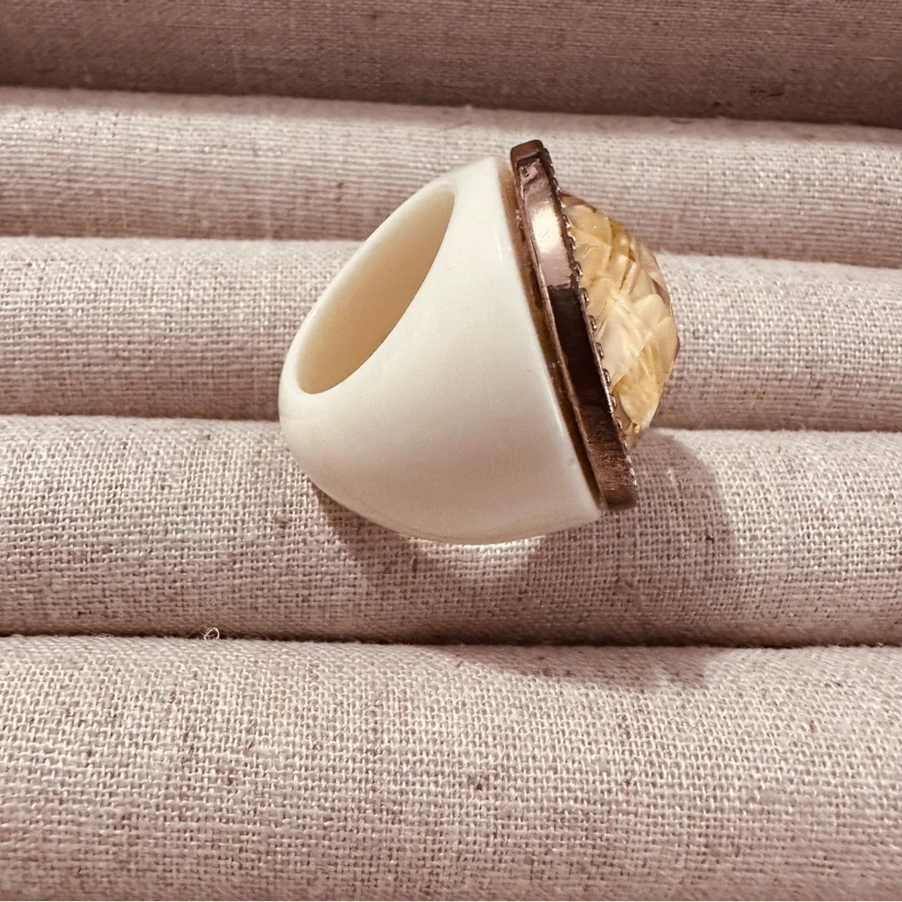 Bp | Ring | Floral Ring in Ivory